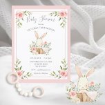 Cartão Postal Chá de fraldas de coelho floreado, cor-de-rosa<br><div class="desc">Um coelho de coelhinho-d'água doce num cesto mais vestido e flores bonito. O pequeno cobertor rosa dela está enrolado. Tão fofo para aquele chá de menina. 100% de satisfação do cliente com o "Zazzle"</div>