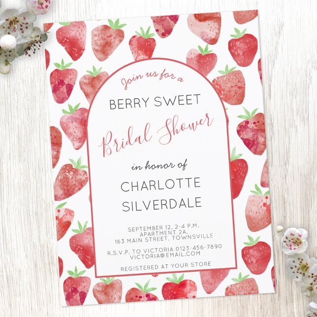 Cartão Postal Chá de panela de morango (Strawberry watercolor berry sweet bridal shower personalized invitation)