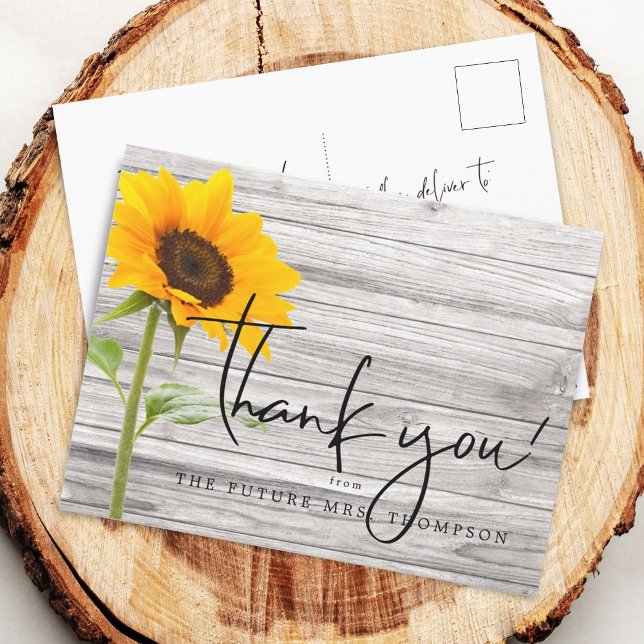 Cartão Postal Chá de panela Russo De Madeira De Girassol Obrigad (Rustic Sunflower Wood Bridal Shower Thank You Postcard)