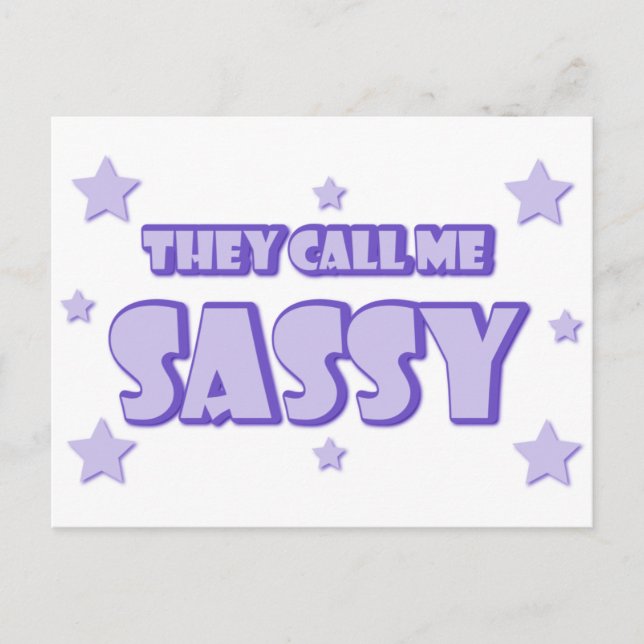 Cartão Postal Chamam-Me Sassy (Frente)
