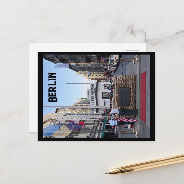 Cartão Postal Checkpoint Charlie Berlin | Versão de cor (Frente/Verso In Situ)