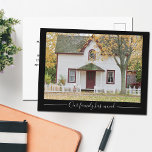 Cartão Postal Chic New Home Address Personalizado Casa Foto Pret<br><div class="desc">Personalize a sua mudança de cartões postais de endereço com uma fotografia personalizada da sua nova casa. Nossa família mudou-se para uma nova casa. Anúncio simples e minimalista em movimento a preto com tipografia branca para enviar aos seus amigos e familiares.</div>