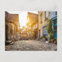Cidade antiga na Europa ao pôr do sol