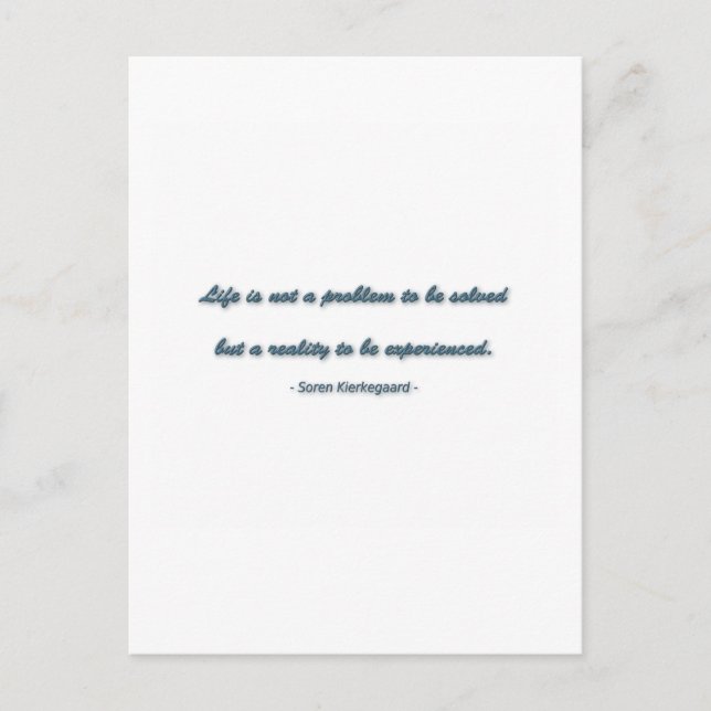 Cartão Postal Citação da vida de Soren Kierkegaard - A vida não  (Frente)