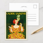 Cartão Postal Cjaunie | Leonetto Cappiello<br><div class="desc">Caijaunie (1920) | A poster de propaganda de 1920 de Leonetto Cappiello para Carga Lajaunie mostra uma imagem impressionante de uma mulher de cabelos vermelhos vestida com um vestido vermelho e amarelo arrojado, fumando elegantemente contra um rico fundo verde-escuro. As cores vibrantes e a pose dinâmica da mulher imediatamente chamam...</div>