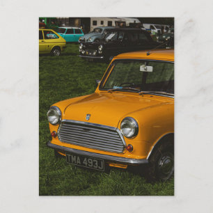 Cartão postal clássico mini cooper amarelo