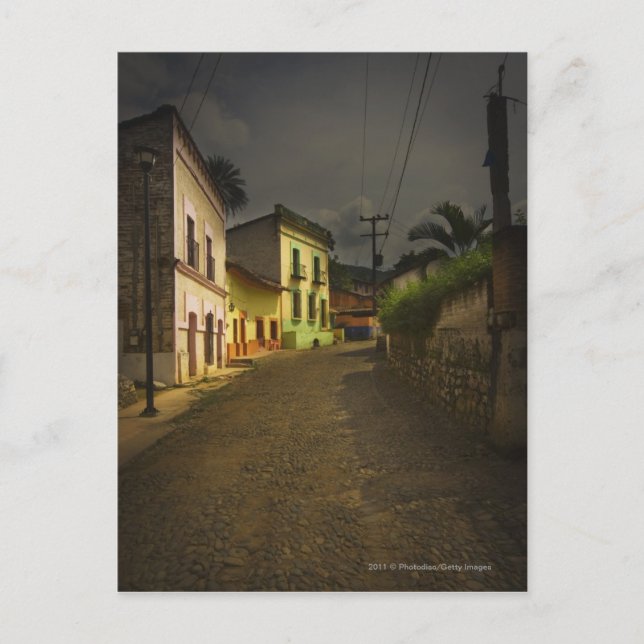 Cartão Postal Cobblestone Road e edifícios amarelos no México (Frente)