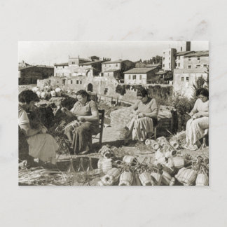 Cartão Postal Cobrir de garrafas de fazer de vinho Chianti