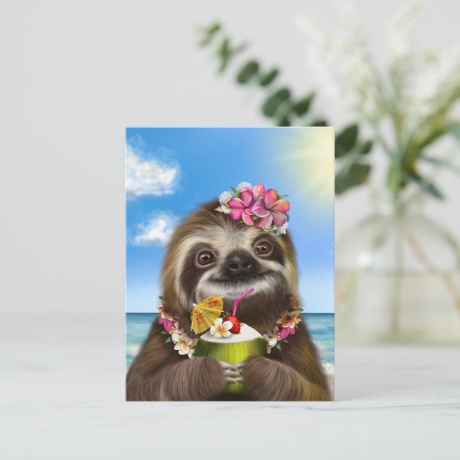 Cartão Postal Cocktail Sloth na praia (Em pé/Frente)