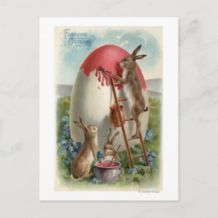 Cartão Postal Coelhos pintando um ovo
