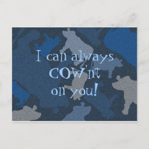 Cartão Postal Colagem CaMOOflage Cow em azul