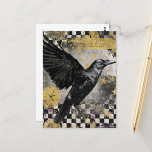 Cartão Postal Colagem de Mídia Mista de Corvo
