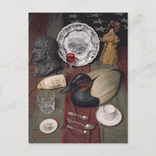 Cartão Postal Coleção de objetos, incluindo uma xícara (Frente)