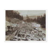 Comboio Ao Longo Do Rio Truque