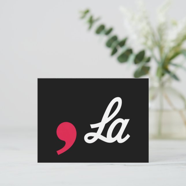 Cartão Postal Comma La Funny Pontuação Kamala Harris (Em pé/Frente)