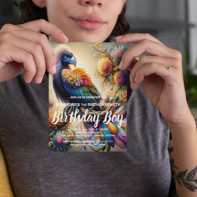 Cartão Postal Condor Empoleirado com Penas Vibrantes no Topo do  (Criador carregado)