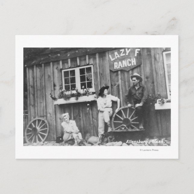 Cartão Postal Convidados do lado de fora de um prédio do Lazy F  (Frente)