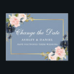 Cartão Postal Cor-De-Água Cor Rosa Floral Azul Derrante Altera A<br><div class="desc">Blush Cor-de-Água Rosa Elegante moderno e alteração floral azul A Carteira de Adiamento de Casamento de Data apresenta rosas cor-de-rosa,  flores azuis,  verde-verde e uma estrutura dourada. Azul Dusty.</div>
