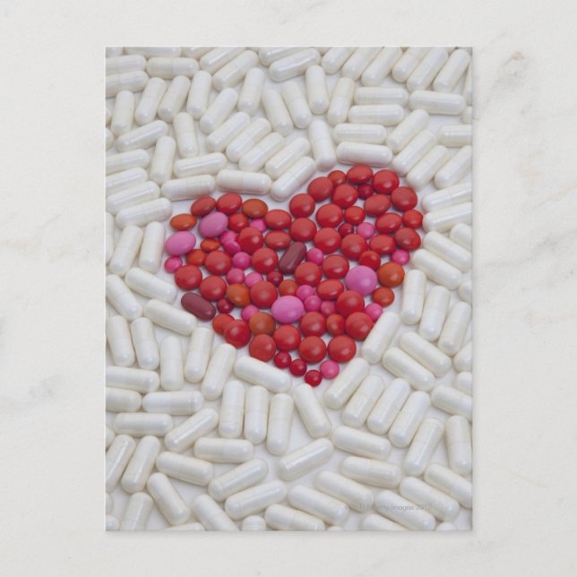 Cartão Postal Coração feito de pílulas vermelhas (Frente)