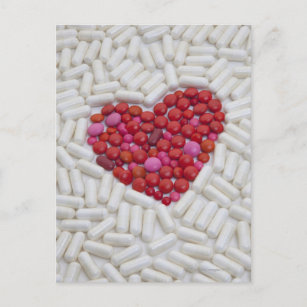Cartão Postal Coração feito de pílulas vermelhas