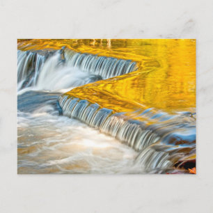 Cartão Postal Cores de Quebra das Obrigações Refletindo