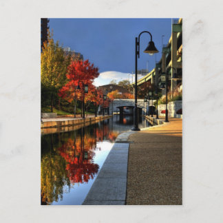 Cartão Postal Cores De Queda Ao Longo Do Canal