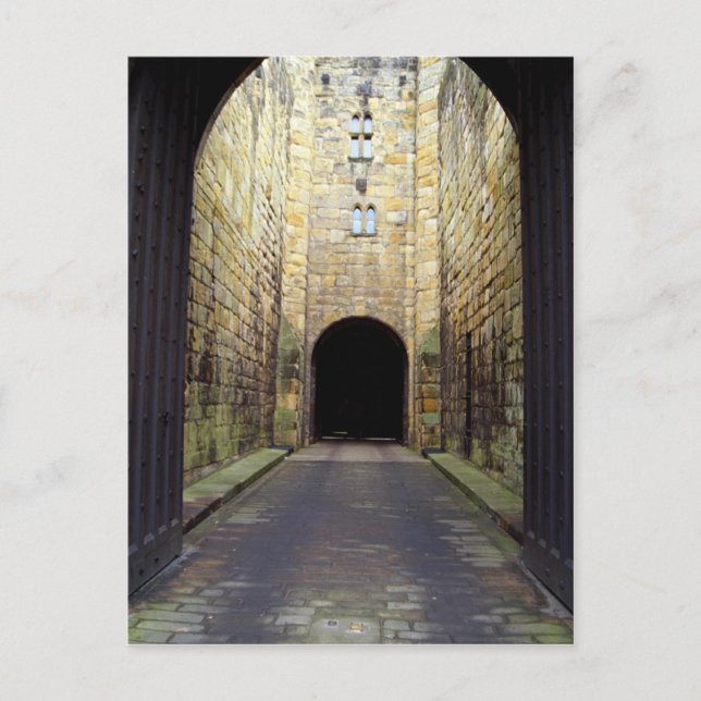 Cartão Postal Corredor de Assassinato, Barbican, Castelo de Alnw (Frente)