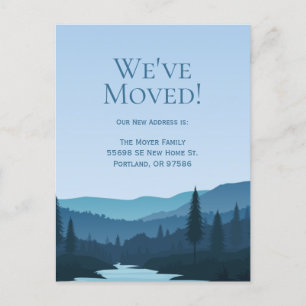 Cartão Postal Corrente da Floresta Russa com Pinheiros