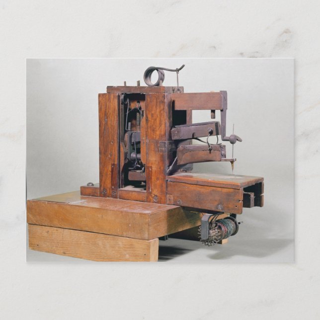 Cartão Postal Couseuse', a primeira máquina de costura, 1830 (Frente)