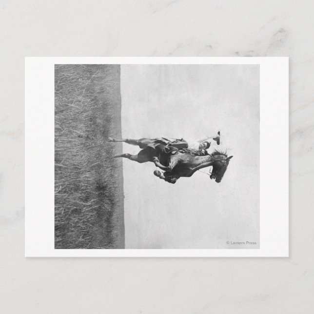 Cartão Postal Cowboy corre Ascensão de Bronco em suas pernas tra (Frente)