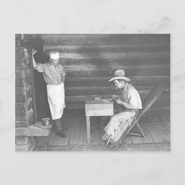 Cartão Postal Cozinha assistindo um cowboy jogando cartas 2 (Frente)