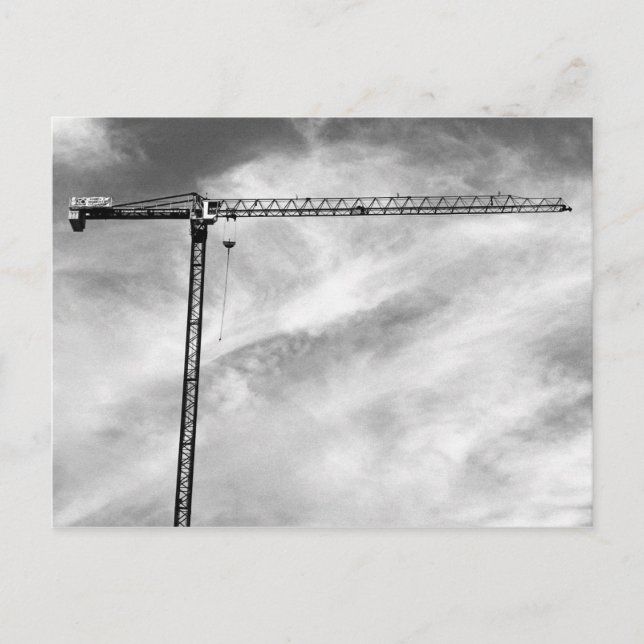 Cartão Postal Crane de Construção e Foto Preta e Branca do Céu (Frente)