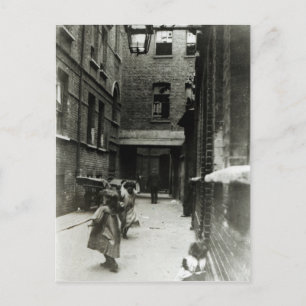 Cartão Postal Crianças brincando em favela, 1899