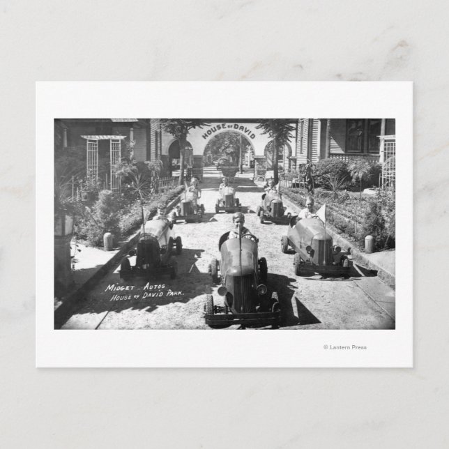 Cartão Postal Crianças correndo em carros miniatura (Frente)