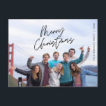 Cartão Postal Cumprimento Moderno, Feliz Natal Foto de Família P<br><div class="desc">Feliz Natal. Celebre a época com este cartão postal de foto de família. É totalmente personalizável e personalizado com suas próprias mensagens de cumprimentos. Por favor, adicione seu endereço de retorno para facilitar o envio. É simples, fácil, mas moderno minimalista e festivo. Este é o cartão postal perfeito para enviar...</div>