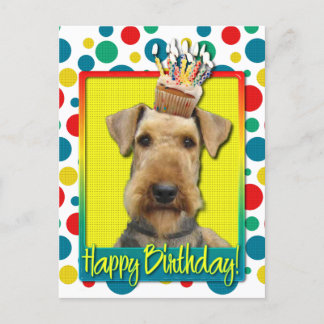 Cartão Postal Cupcake do aniversário - Airedale