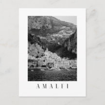 cartão postal da cidade de Amalfi em preto e branc