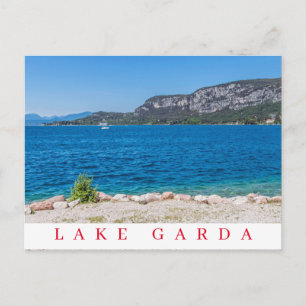 Cartão postal da vista da praia do Lago de Garda