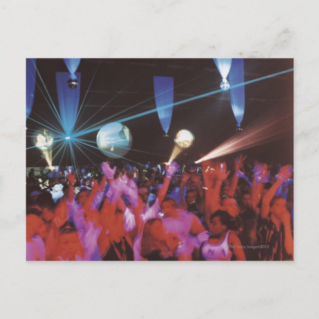 Cartão Postal Dança de multidão entusiástica (Frente)
