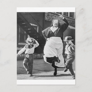 Cartão Postal Dançando o dia fora