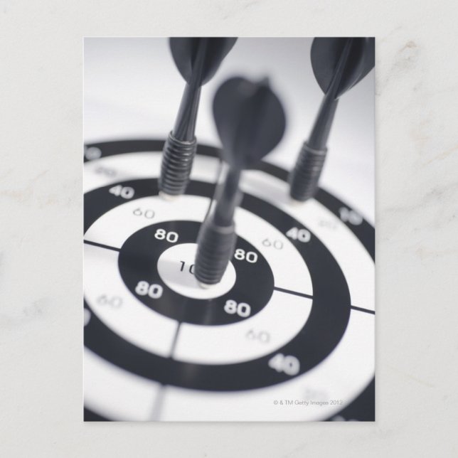 Cartão Postal Dart in Bulls Eye (Frente)