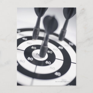 Cartão Postal Dart in Bulls Eye