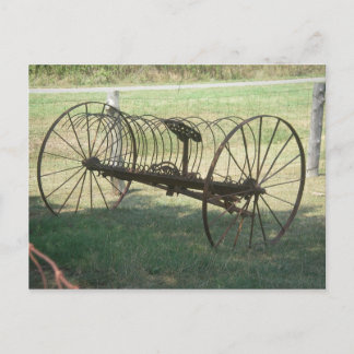 Cartão postal de ancinho de feno