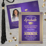 Cartão Postal De Anúncio 1 Foto Graduação branca Dourada roxa Salvar a Data<br><div class="desc">Compartilhe as notícias alegres de uma festa de formatura que vem, assim como uma foto favorita com esses cartões postais roxos, dourados e brancos modernos, para salvar a data de convite. Todo texto é simples de personalizar. (DICA DE IMAGEM: Uma maneira fácil de centralizar uma foto exatamente como você deseja...</div>
