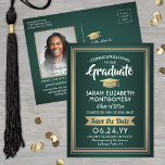 Cartão Postal De Anúncio 1 Foto Graduação em branco Dourado verde Salvar a<br><div class="desc">Compartilhe as notícias alegres da sua próxima festa de formatura, assim como uma imagem favorita com estes elegantes convites para cartões postais verdes, brancos e dourados. Foto e texto são simples de personalizar. (DICA DE IMAGEM: Uma maneira fácil de centralizar uma foto exatamente como você deseja é recortá-la antes de...</div>