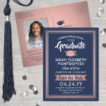 Cartão Postal De Anúncio 1 Marinho de fotos e Rosa Dourado Graduação Salve<br><div class="desc">Compartilhe a alegre notícia de uma festa de formatura que vem para ela, assim como uma foto favorita com este marinho elegante azul e cor-de-rosa, salve os convites de cartão-postal. Foto e texto são simples de personalizar. (DICA DE IMAGEM: Uma maneira fácil de centralizar uma foto exatamente como você deseja...</div>