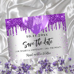 Cartão Postal De Anúncio Aniversário de balões roxos de prata salvar data<br><div class="desc">Uma moda e moda Salve a data para uma festa de aniversário 18 (ou qualquer idade). Um fundo com aspecto fino de prata decorado com brilho púrpura e balões. Personalize e adicione uma data e nome/idade. O texto: Salvar a Data é gravado com um script de estilo com letra de...</div>