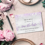 Cartão Postal De Anúncio Aniversário de prata roxa-de-prata salvar a data<br><div class="desc">Uma cinta e moda Salve a placa Date para uma festa de aniversário 40th (ou qualquer idade). Um fundo metálico moderno, falso e prateado, decorado com pó de brilho púrpura. Personalize e adicione uma data e nome/idade 40. Letras pretas e roxas coloridas. O texto: Salvar a Data é gravado com...</div>