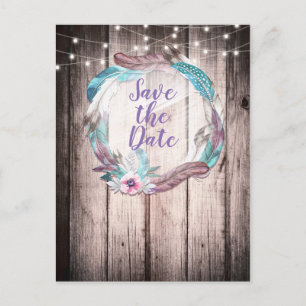 Cartão Postal De Anúncio Boho Feather Wreath & String Lights Salve a Data