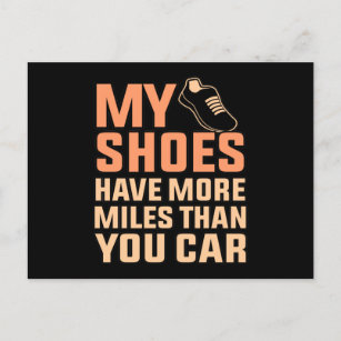 Cartão Postal De Anúncio Calçados Têm Mais Milhas E Meia Maratona Em Execuç